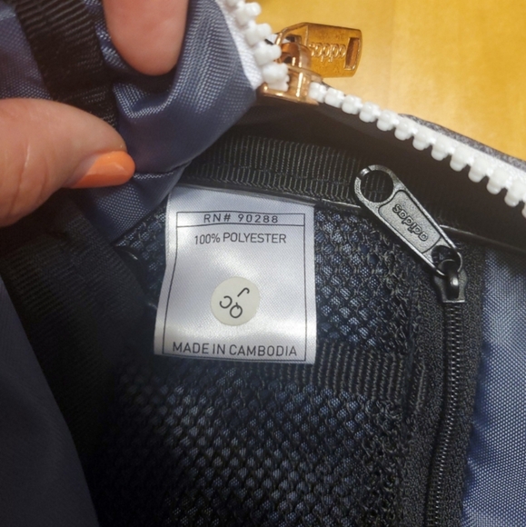 X- posted •Adidas mini backpack/purse• EUC, sanitized & ready• adjustable straps - Picture 6 of 12